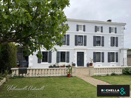 Aulnay, Charente-Maritimeの高級住宅