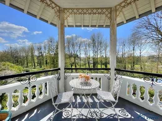 Luxury home in Mandres-les-Roses, Val-de-Marne