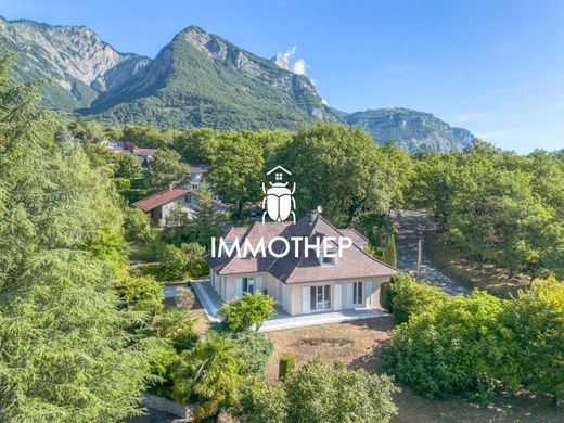 Casa di lusso a Saint-Ismier, Isère