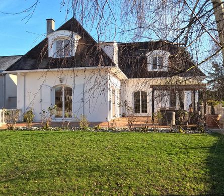 منزل ﻓﻲ Magny-les-Hameaux, Yvelines