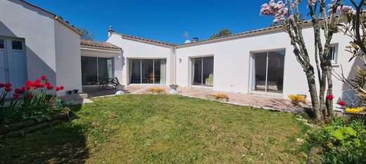 Maison de luxe à Périgny, Charente-Maritime