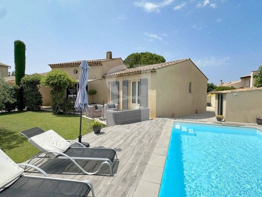 Luxury home in Taillades, Vaucluse