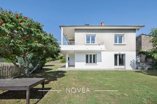 豪宅  Sathonay-Camp, Rhône