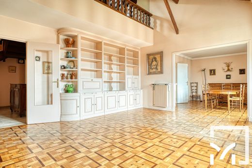 Apartment / Etagenwohnung in Versailles, Yvelines