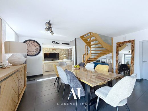 Luxury home in Cessy, Ain