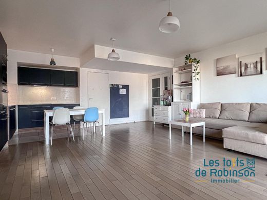 Apartment / Etagenwohnung in Le Plessis-Robinson, Hauts-de-Seine