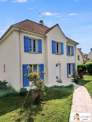 Luxus-Haus in Varennes-Jarcy, Essonne