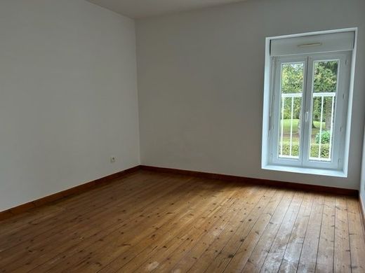 Κτίριο σε Le Louroux Béconnais, Maine-et-Loire