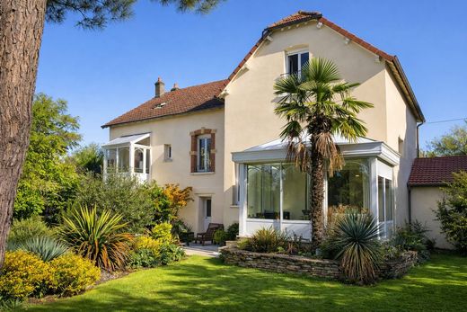 Luxury home in Nuits-Saint-Georges, Cote d'Or