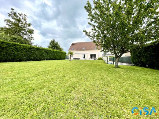 Luxury home in Sainte-Geneviève, Oise