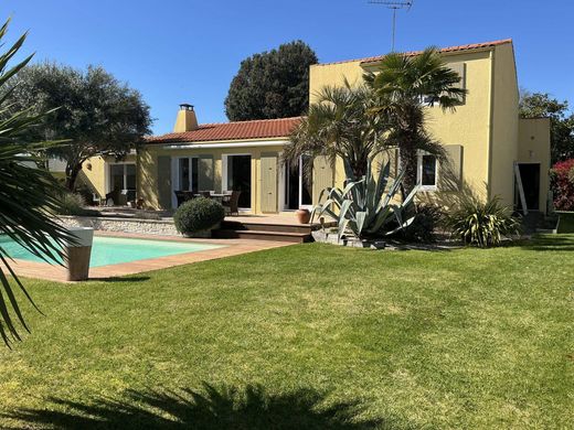 Luxury home in Lagord, Charente-Maritime