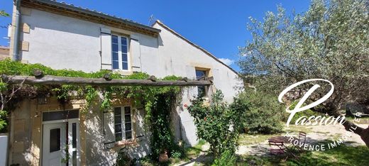 منزل ﻓﻲ Théziers, Gard