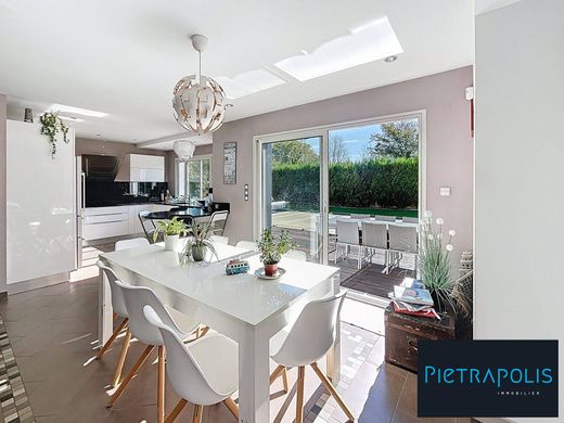 Luxe woning in Saint-Apollinaire, Cote d'Or