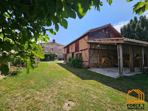Luxury home in Saint-Julien-en-Born, Landes