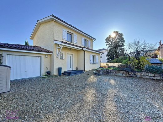 Luxe woning in Chaponost, Rhône