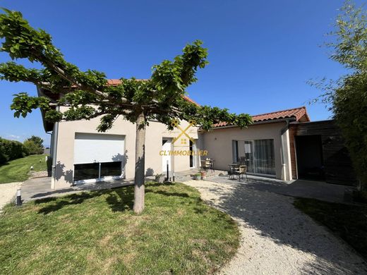 Luxury home in Veauchette, Loire