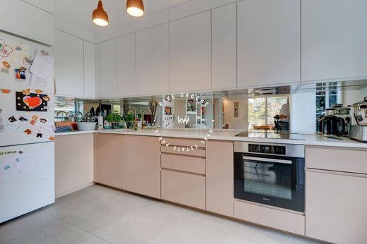 Apartment in Issy-les-Moulineaux, Hauts-de-Seine