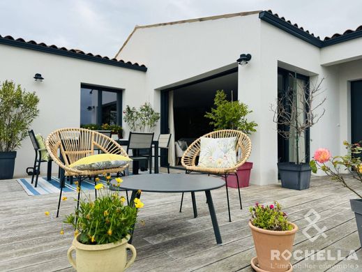 Luxury home in Saint-Rogatien, Charente-Maritime