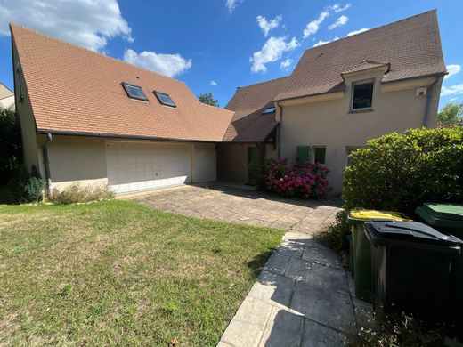 Luxury home in Feucherolles, Yvelines
