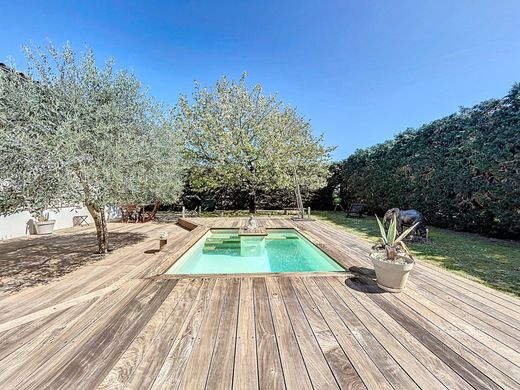 Элитный дом, Chavanoz, Isère