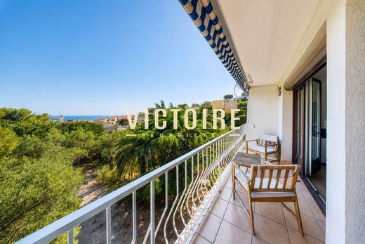 Apartment / Etagenwohnung in Cassis, Bouches-du-Rhône