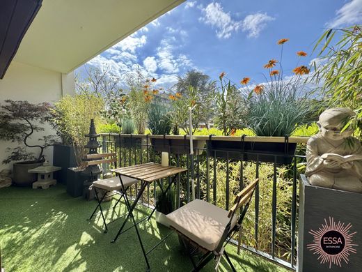 Apartment in Noisy-le-Roi, Yvelines