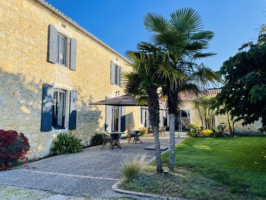 Maison de luxe à Cozes, Charente-Maritime