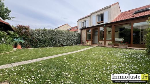 Casa de lujo en Montigny-le-Bretonneux, Yvelines