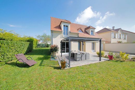 Luxe woning in Lieusaint, Seine-et-Marne