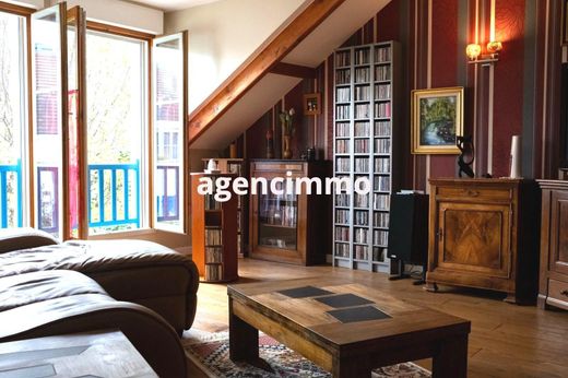 Apartment / Etagenwohnung in Carrières-sur-Seine, Yvelines