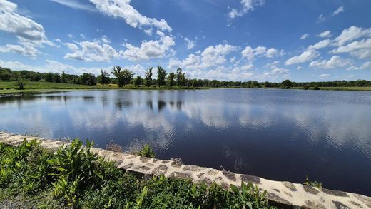 Grond in Le Dorat, Haute-Vienne