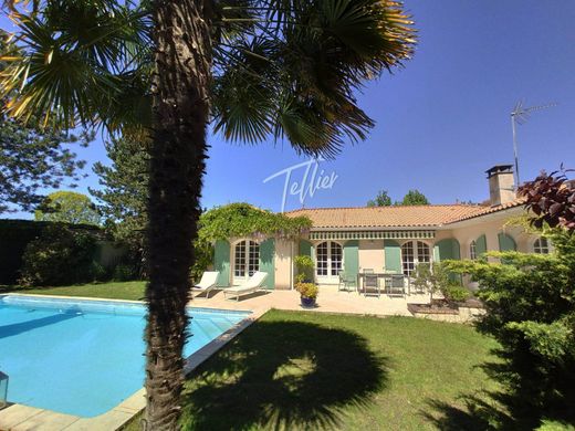 Luxus-Haus in Saint-Aubin-de-Médoc, Gironde