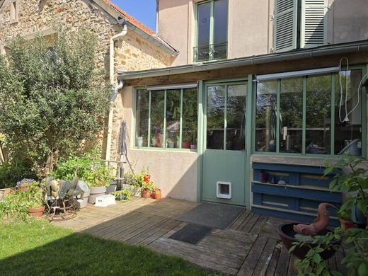 Luxus-Haus in Périgny, Val-de-Marne