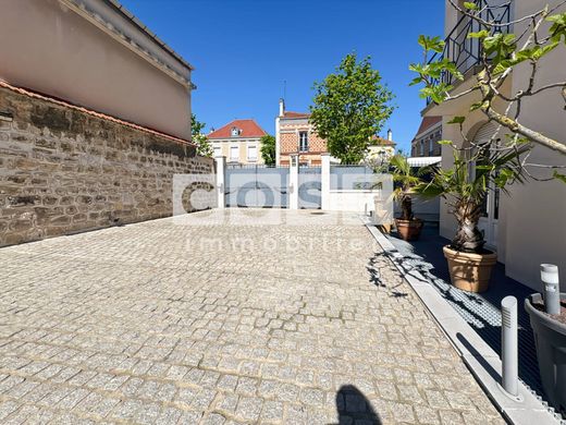 Apartment in La Garenne-Colombes, Hauts-de-Seine