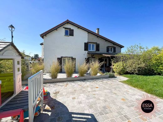 Luxury home in Saint-Nom-la-Bretêche, Yvelines