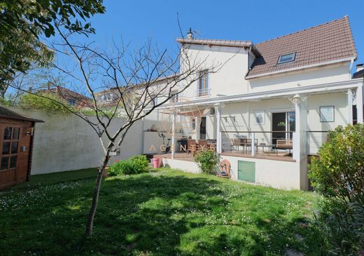 Casa di lusso a Saint-Maur-des-Fossés, Val-de-Marne