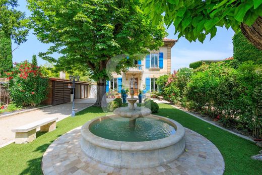 L'Isle-sur-la-Sorgue, Vaucluseの高級住宅