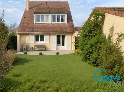 Casa di lusso a Noisy-le-Roi, Yvelines