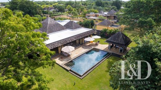 Luxury home in Tamarin, Black River District