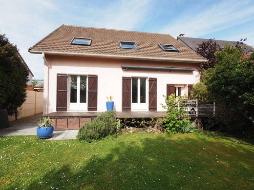 Casa di lusso a Bois-d'Arcy, Yvelines