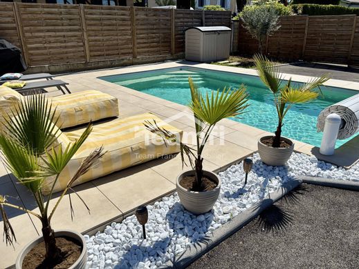 Luxury home in Fareins, Ain