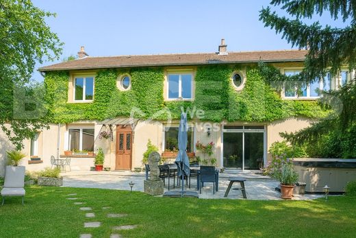 Luxury home in Les Essarts-le-Roi, Yvelines