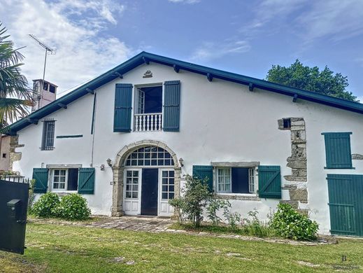 Элитный дом, Salies-de-Béarn, Pyrénées-Atlantiques