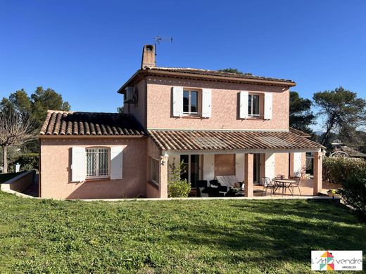 Maison de luxe à Saint-Maximin-la-Sainte-Baume, Var