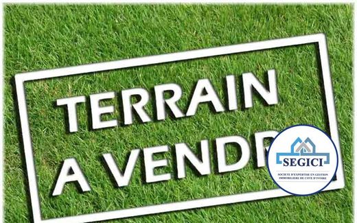 Land in Yamoussoukro, Lacs