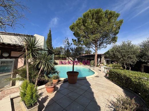 Luxury home in Caumont-sur-Durance, Vaucluse