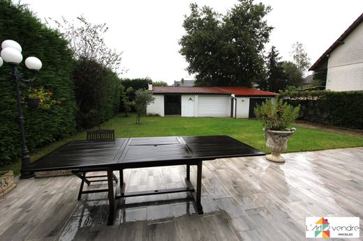 Luxury home in Ozoir-la-Ferrière, Seine-et-Marne