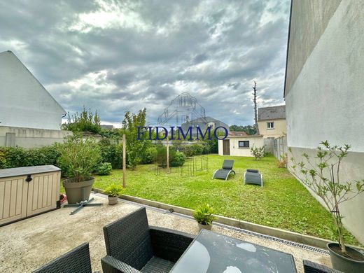 Luxus-Haus in Sucy-en-Brie, Val-de-Marne