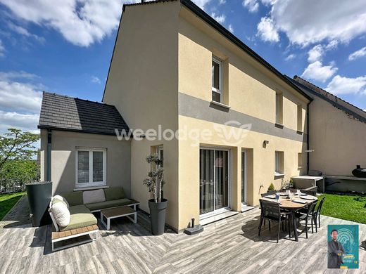 Luxury home in Vauréal, Val d'Oise