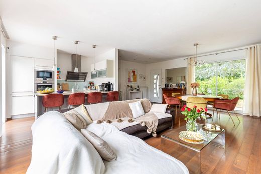 Luxus-Haus in Camblanes, Gironde